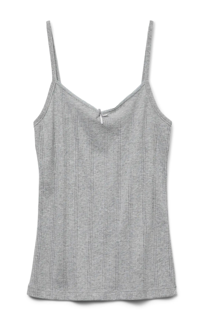 Grå feminin strop top i hulmønstret stof, fra vero moda