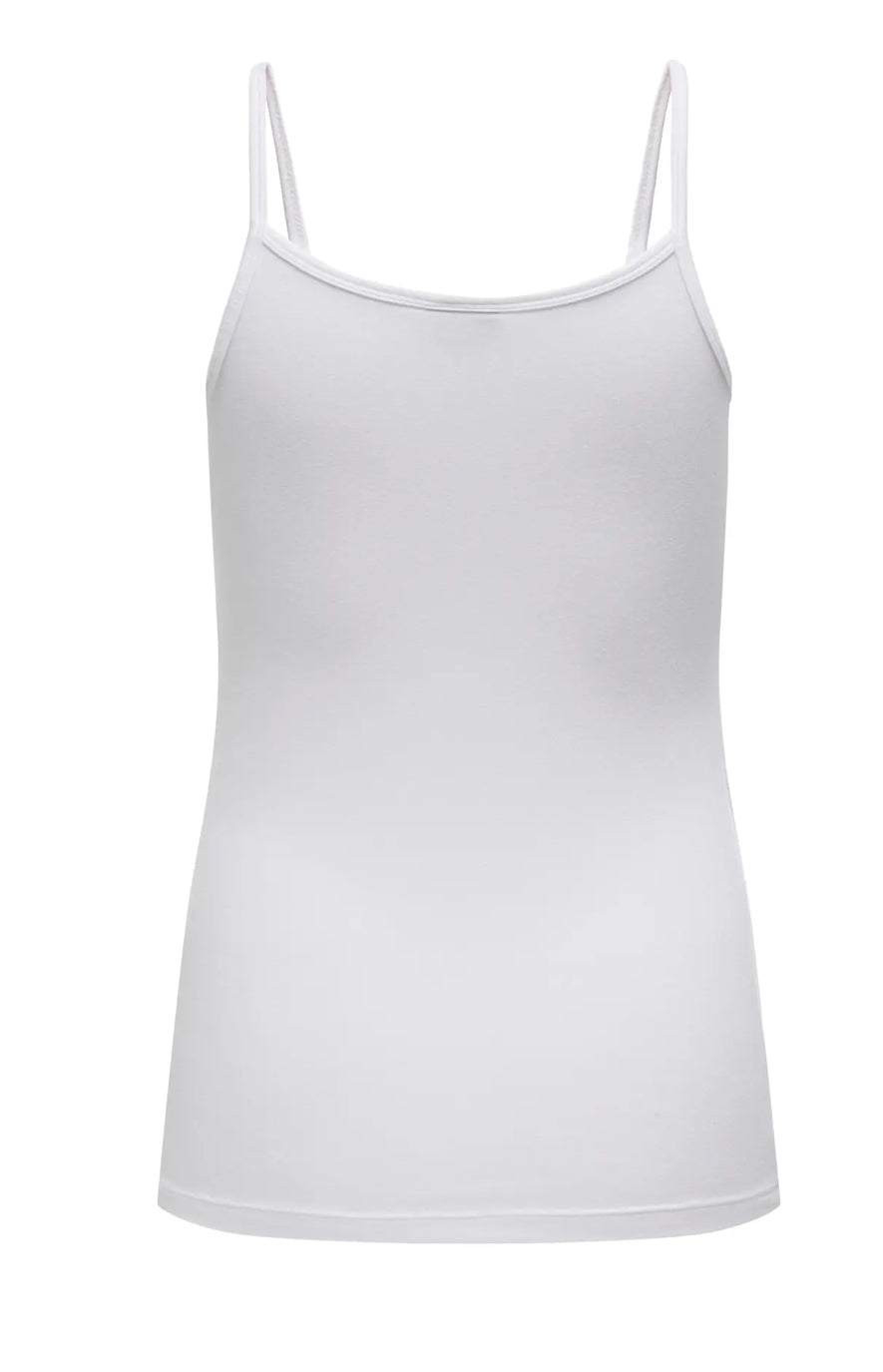 JDY singlet med smalle stropper i hvid, her vist nagfra