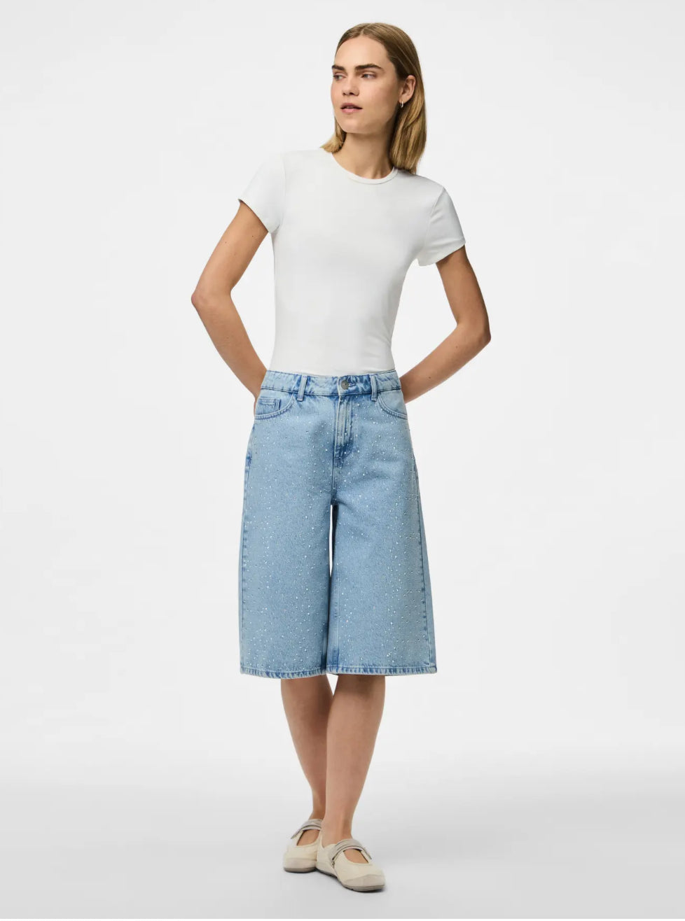 PIECES denim shorts med glitter