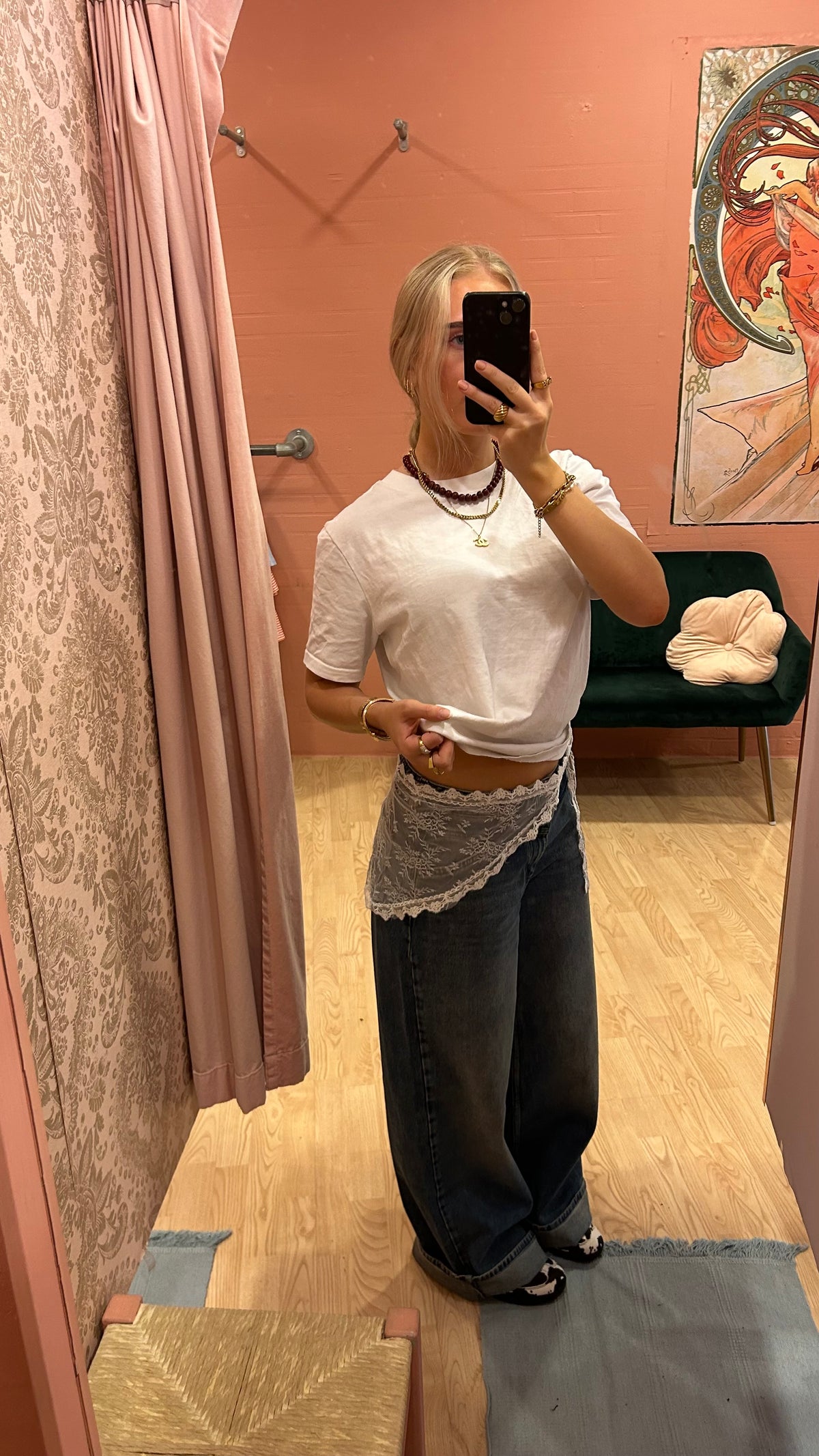 Mini lace-scarf