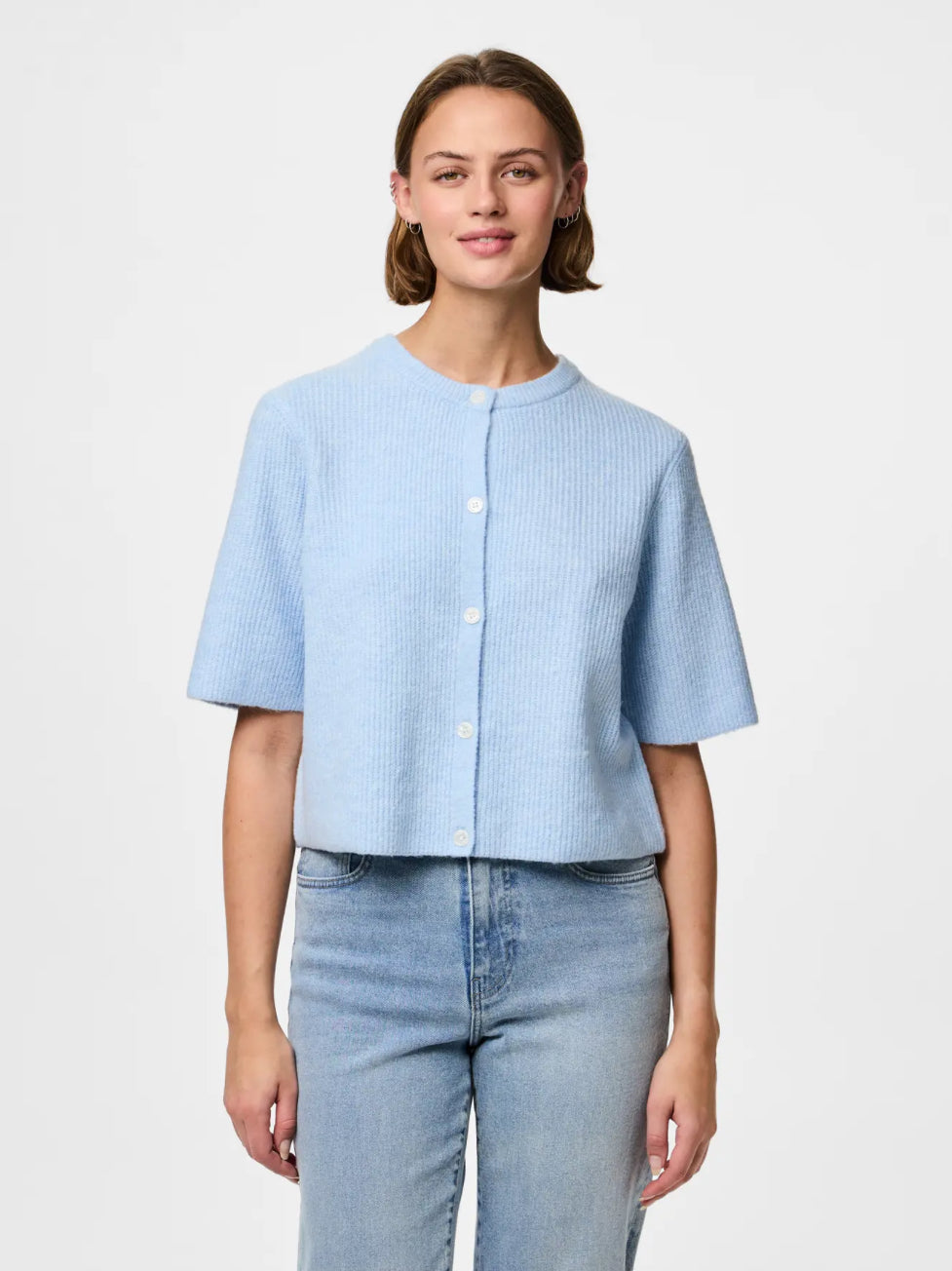Cardigan m. Feminin pasform og knaplukning