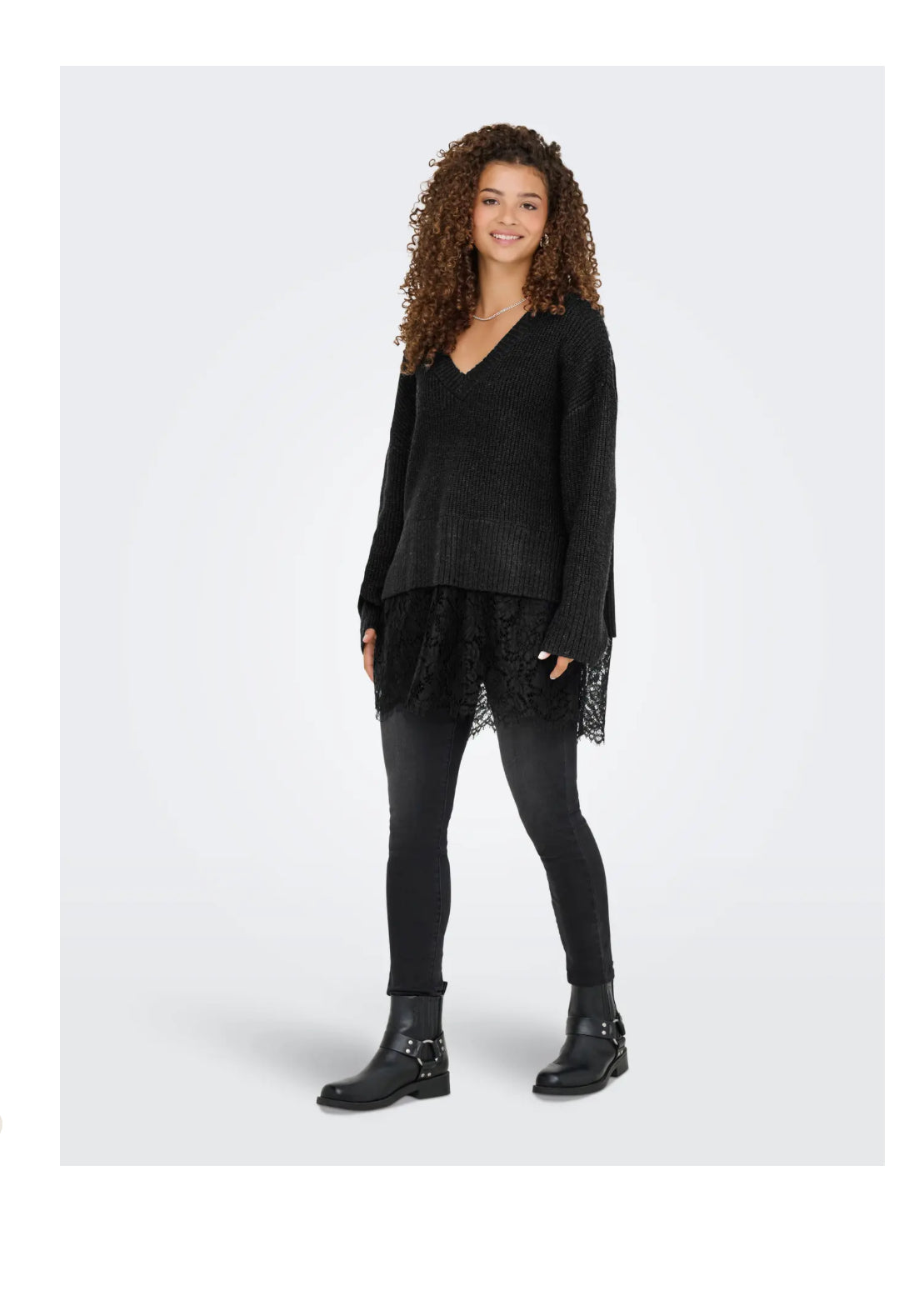 Only strik med blonde detalje