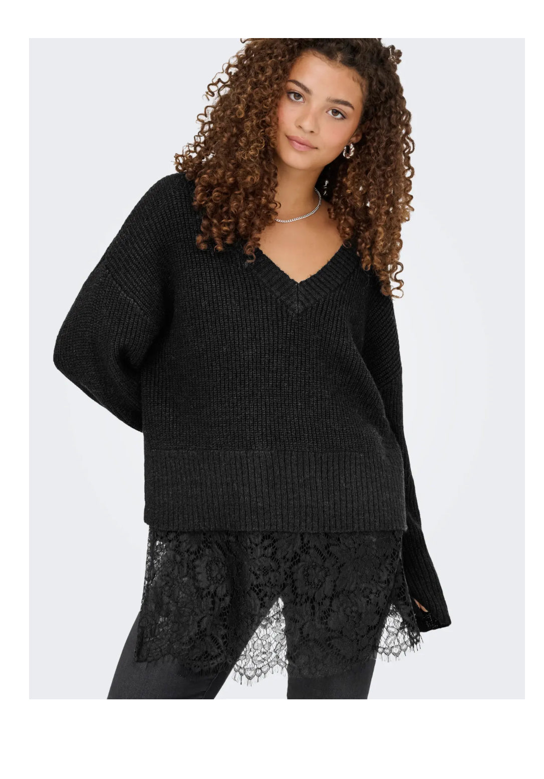 Only strik med blonde detalje