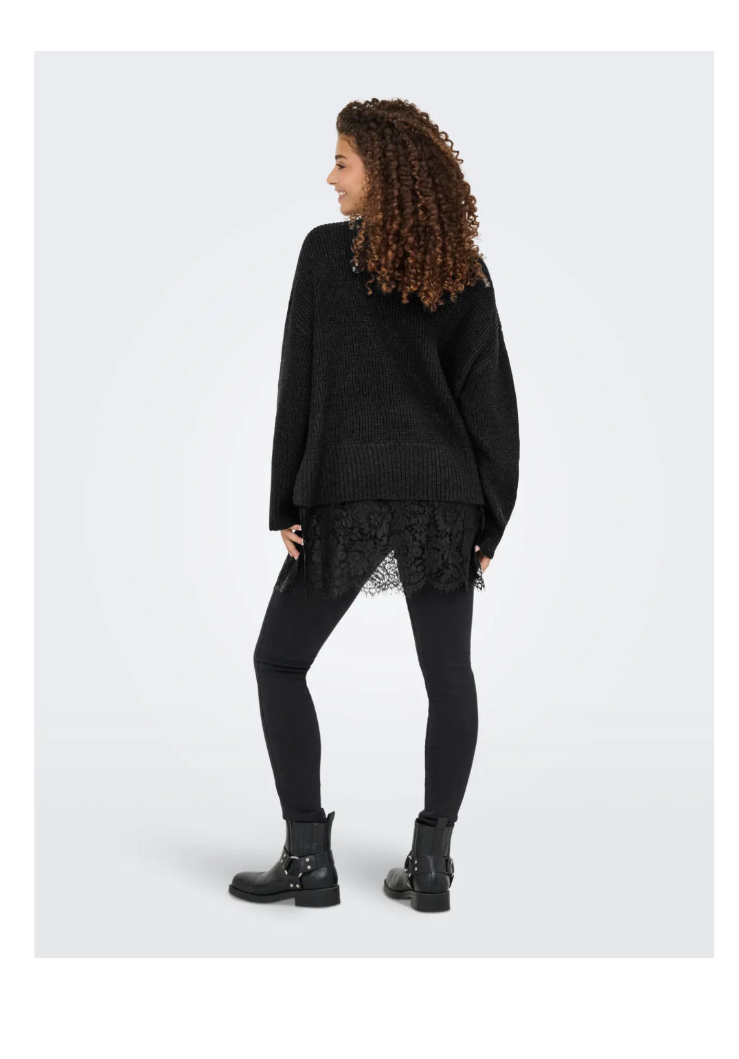 Only strik med blonde detalje