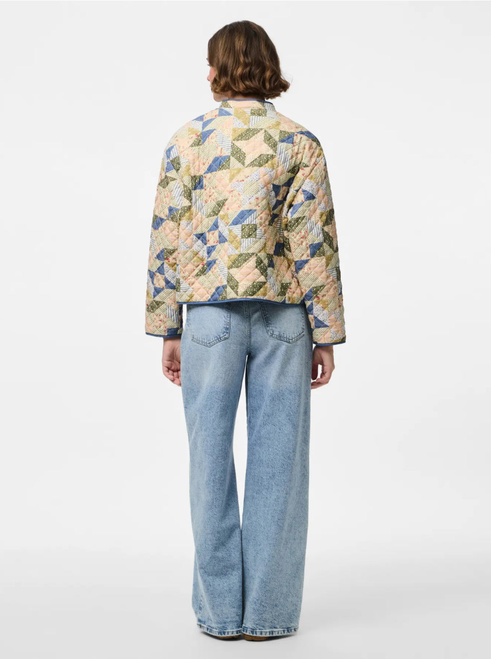 Unik overgangsjakke med patch-work 