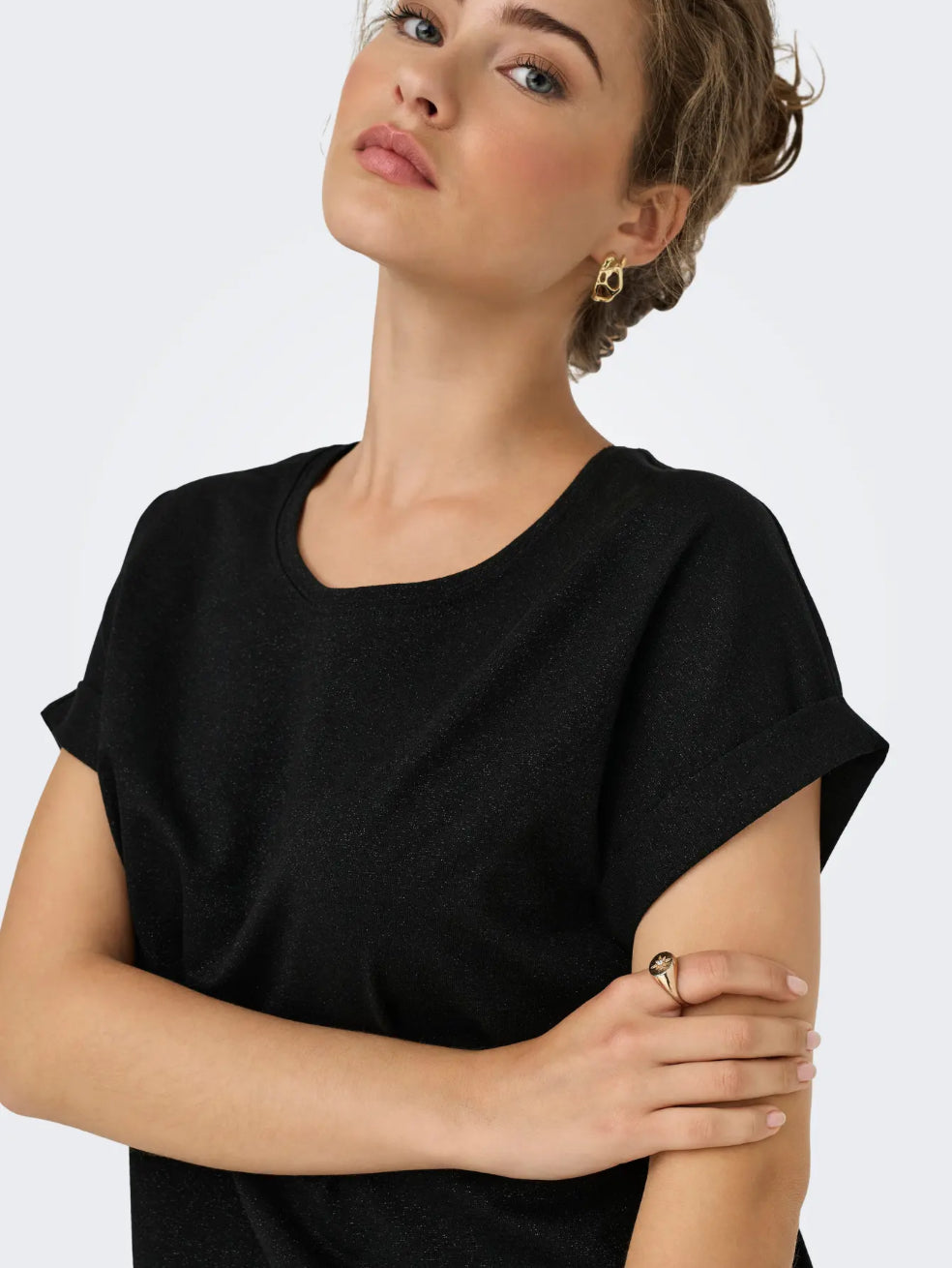 Sort t-shirt med rund krave og glimmer detaljer 