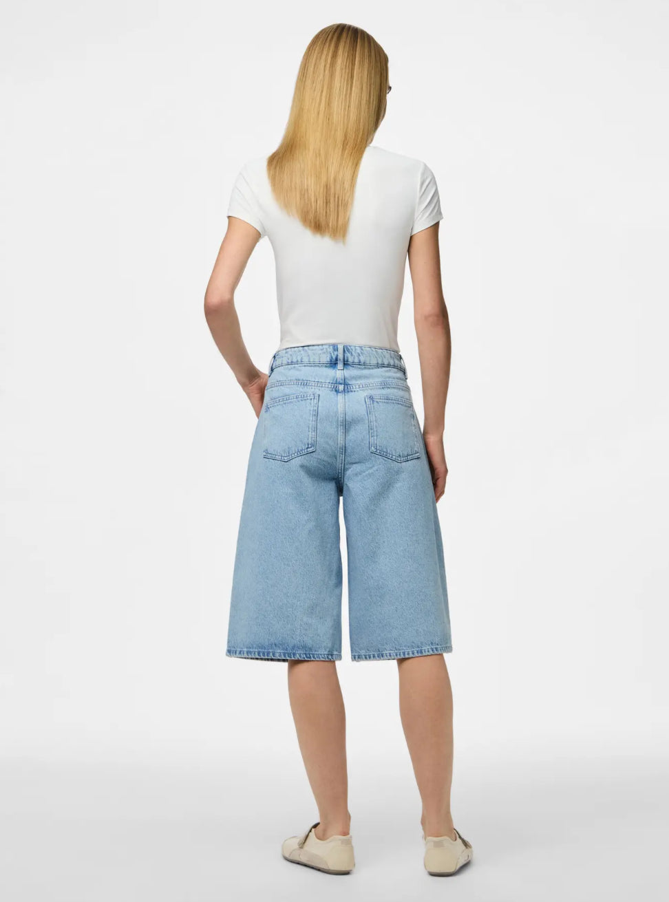 PIECES denim shorts med glitter