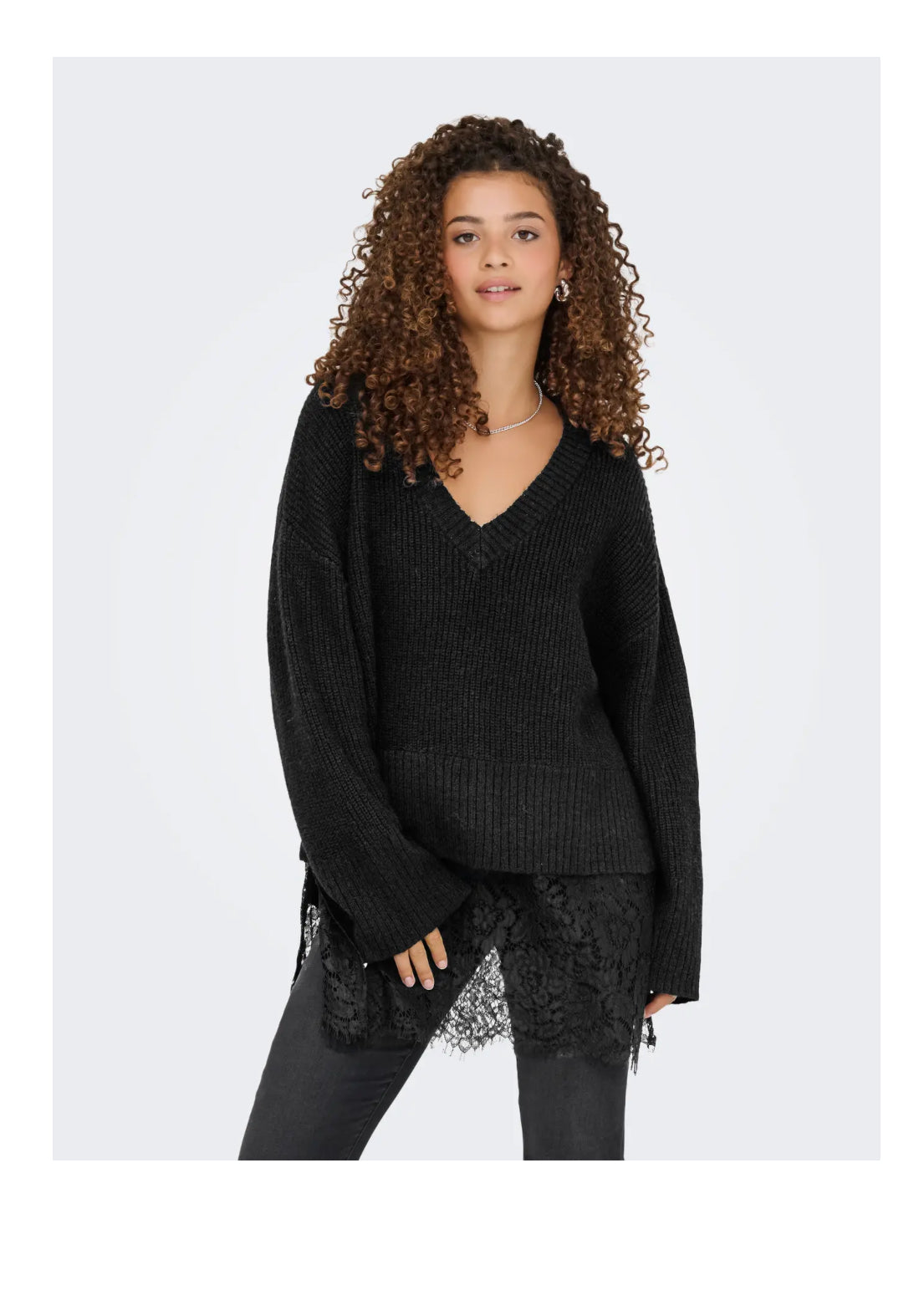 Only strik med blonde detalje