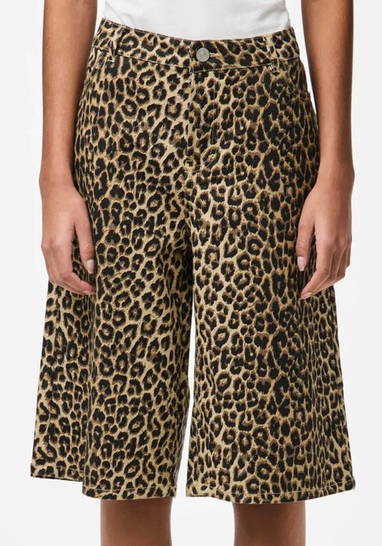 PIECES leopard jorts