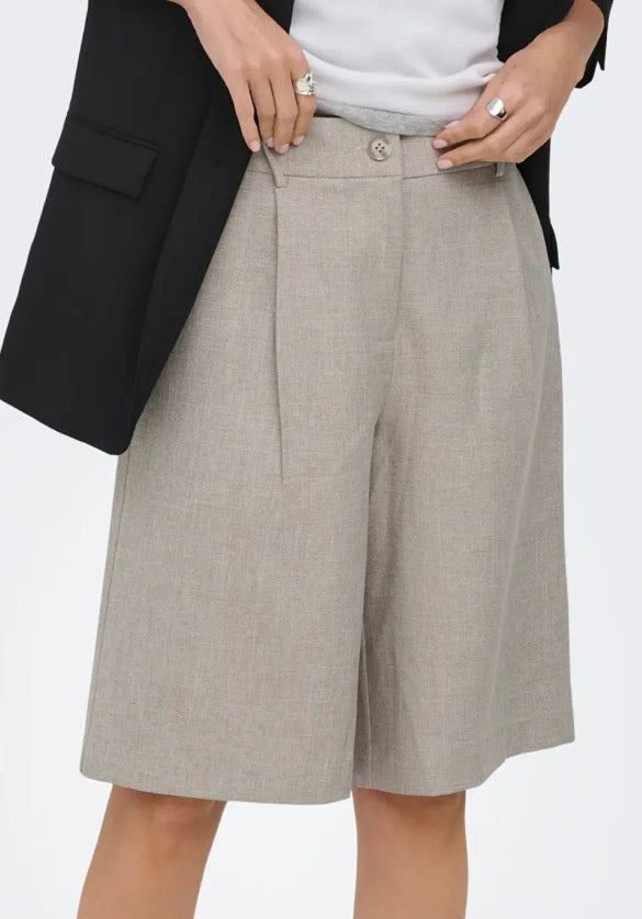 ONLY Long LINDA shorts