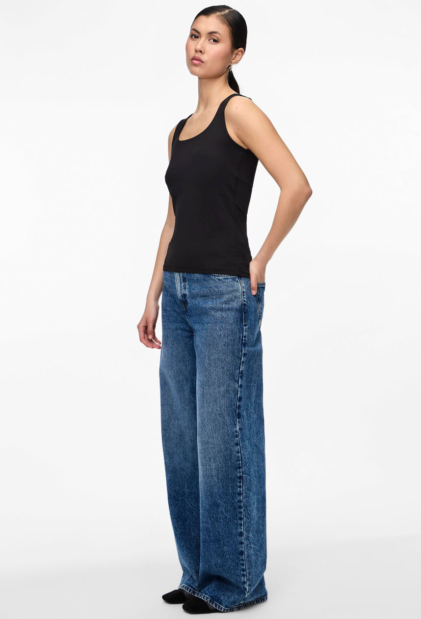 Vendbar top stylet med jeans