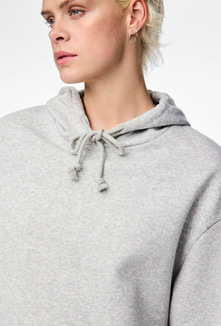 Nærbillede af pieces hoodie