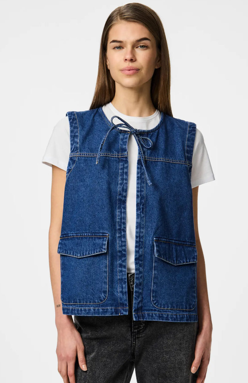 Denim vest fra pieces, løs pasform og bindebånd