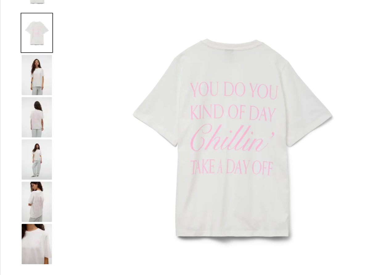 Oversize tee fra VERO moda med print på ryggen