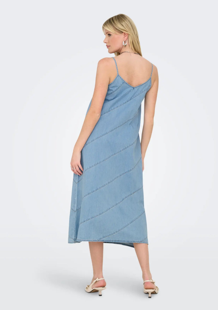 ONLY lang denim strop kjole