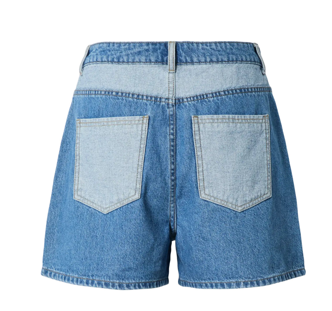 PIECES denim shorts i mom model