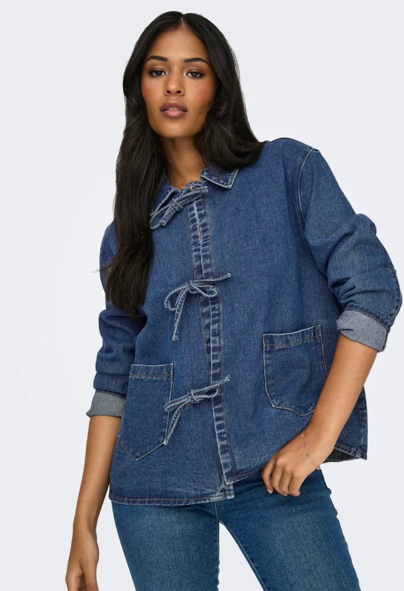 ONLY denim jakke med binde lukning