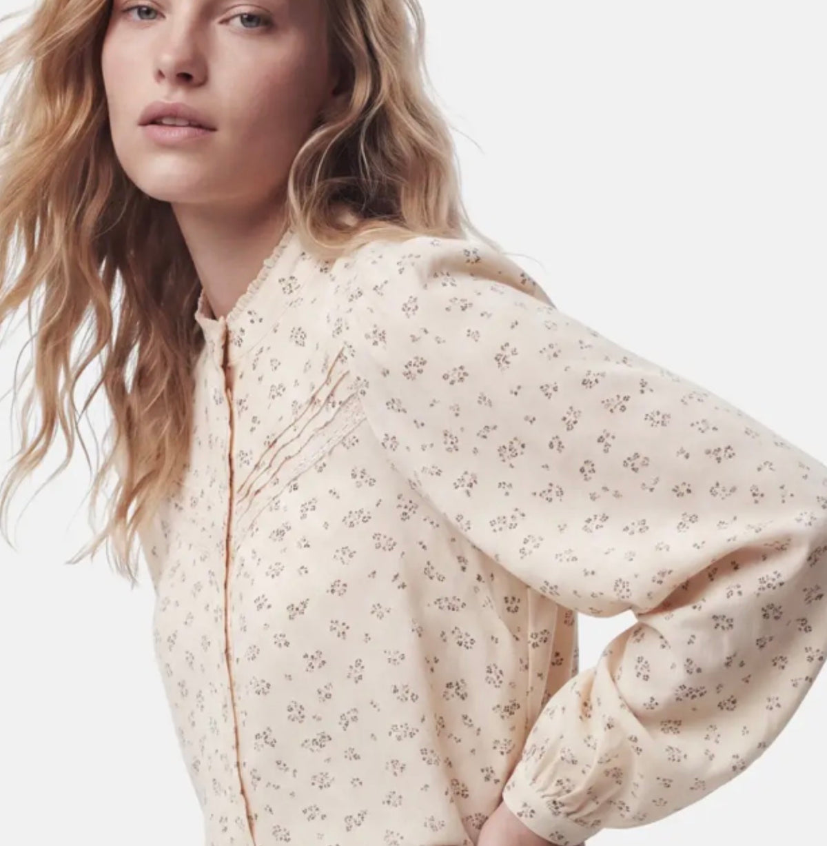 PIECES blomstret feminin skjorte